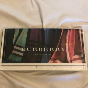 Newspaper printed clutch